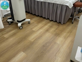 Thi công sàn nhựa hèm khóa cho TMV Khang Anh