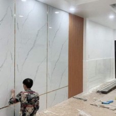 Dịch vụ thi công tấm PVC vân đá tại Hóc Môn