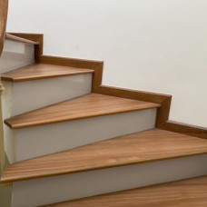 Mặt bậc cầu thang nhựa giả gỗ tại Đông Hòa