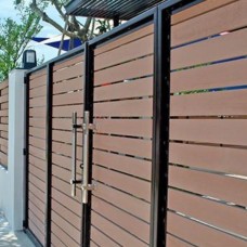 Thi công cửa cổng gỗ nhựa tại Quận 12